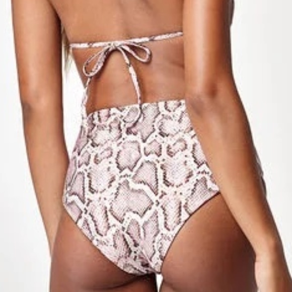 LA Hearts Cross Front One-Piece Swim XL - Picture 5 of 5